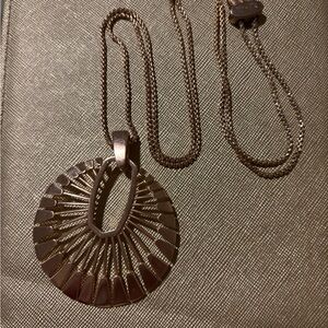 Kendra Scott necklace